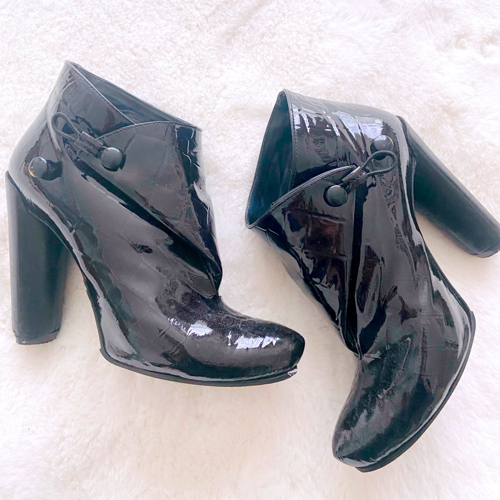 Authentic LOUIS VUITTON Croco Embossed Patent Calfskin Ankle Boots-size 36 Black